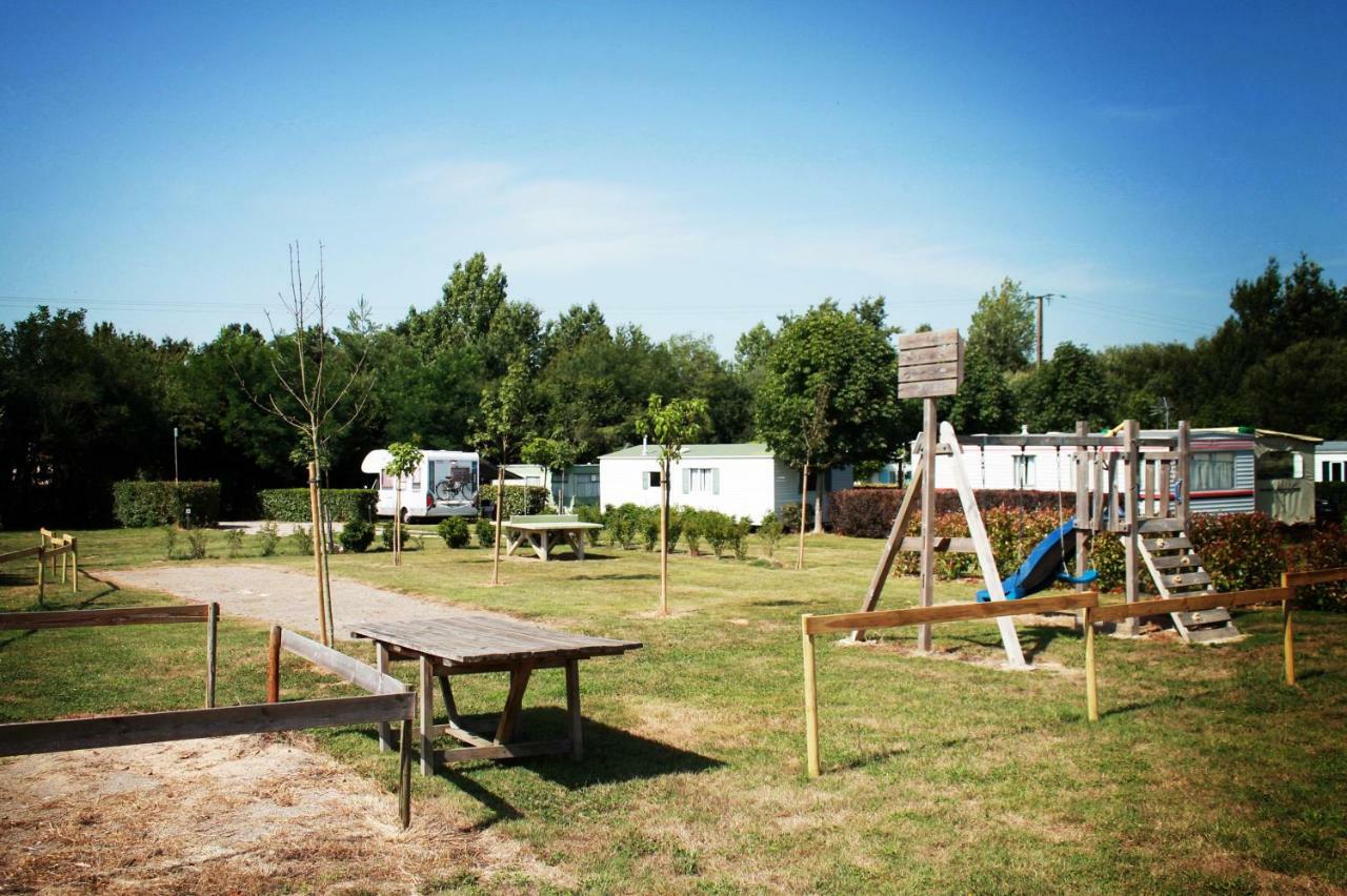 Camping Au Pre De L'Etang Sainte-Foy  Dış mekan fotoğraf